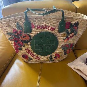 Tory Burch: Beautiful Basket Tote 👜